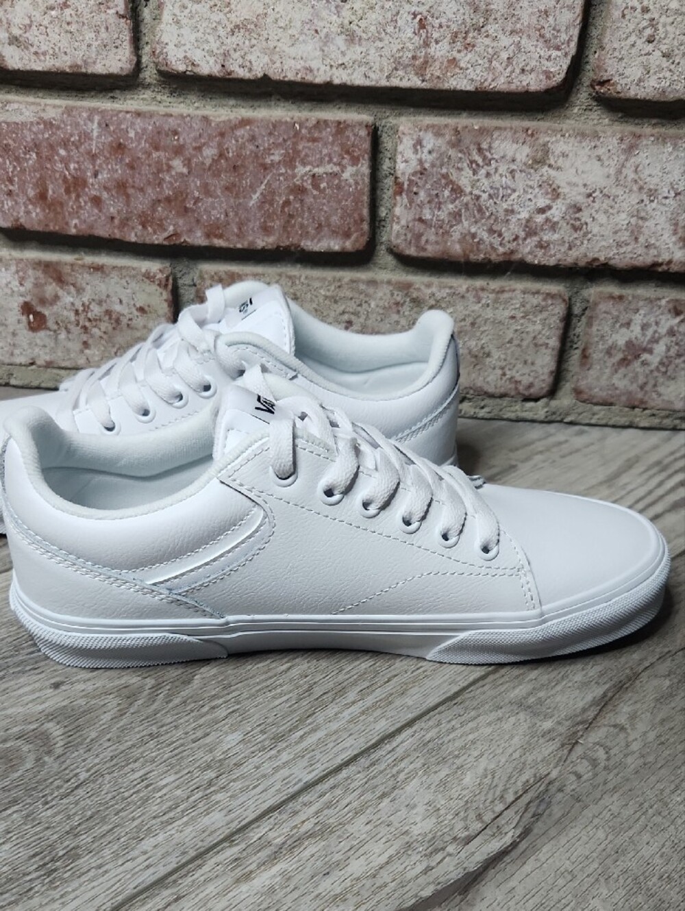 Vans Seldan White Low-Top Leather Sneakers Women's 8 NWOB - Picture 11 of 11